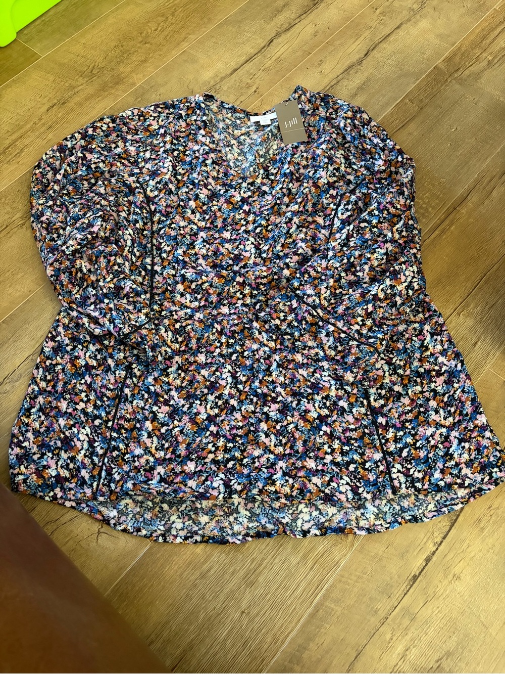 NWT. J. Jill ladies flowered top. MP